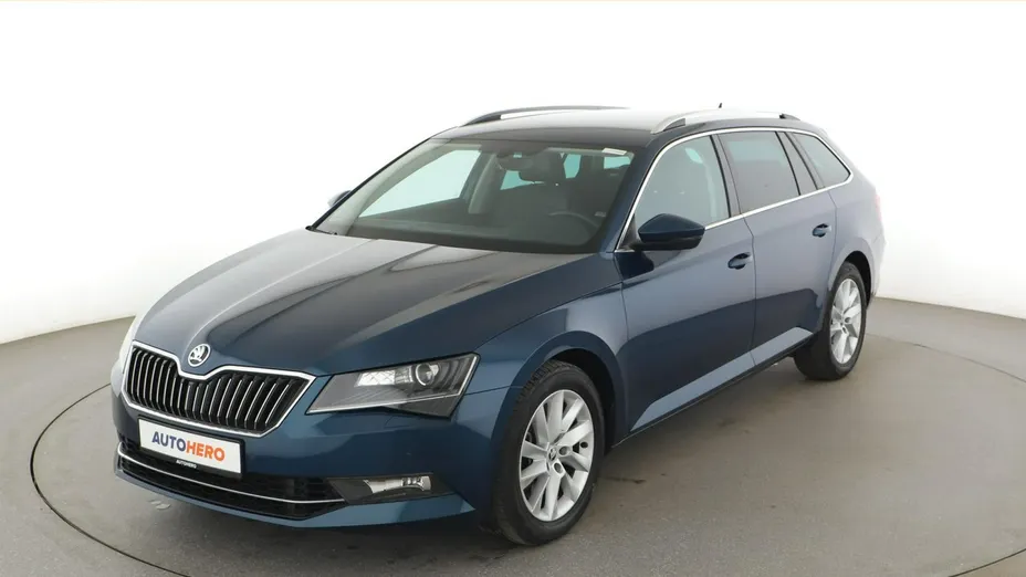SKODA Superb -