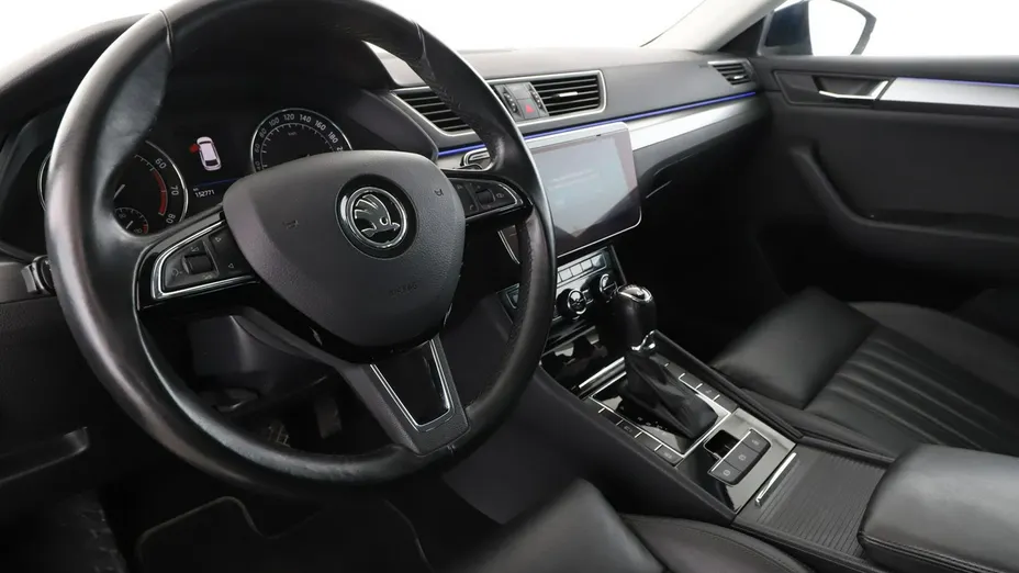 SKODA Superb -