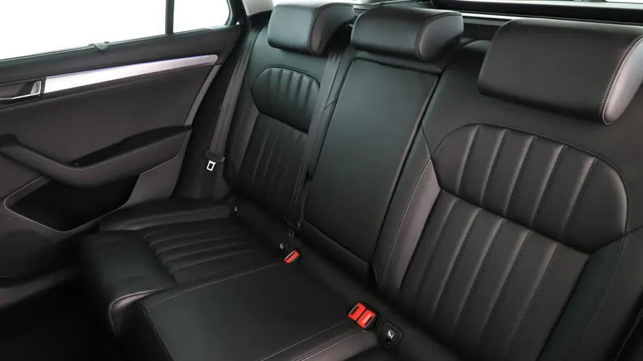SKODA Superb -