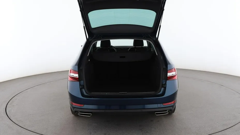 SKODA Superb -