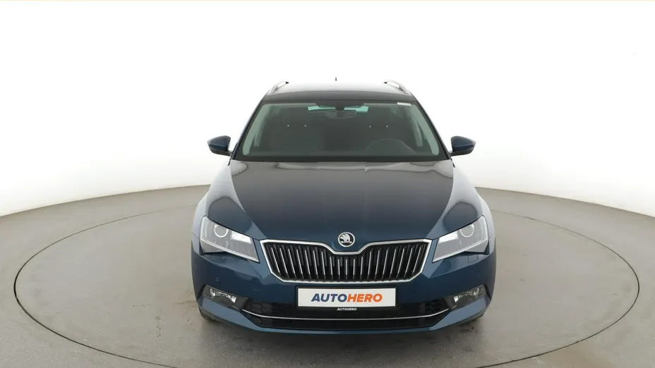 SKODA Superb -
