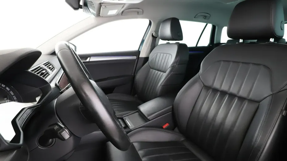 SKODA Superb -