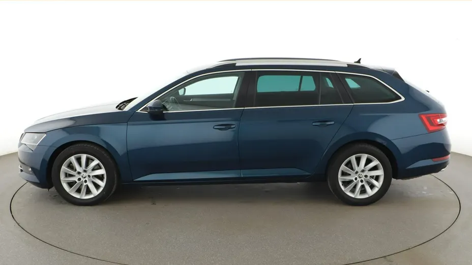 SKODA Superb -