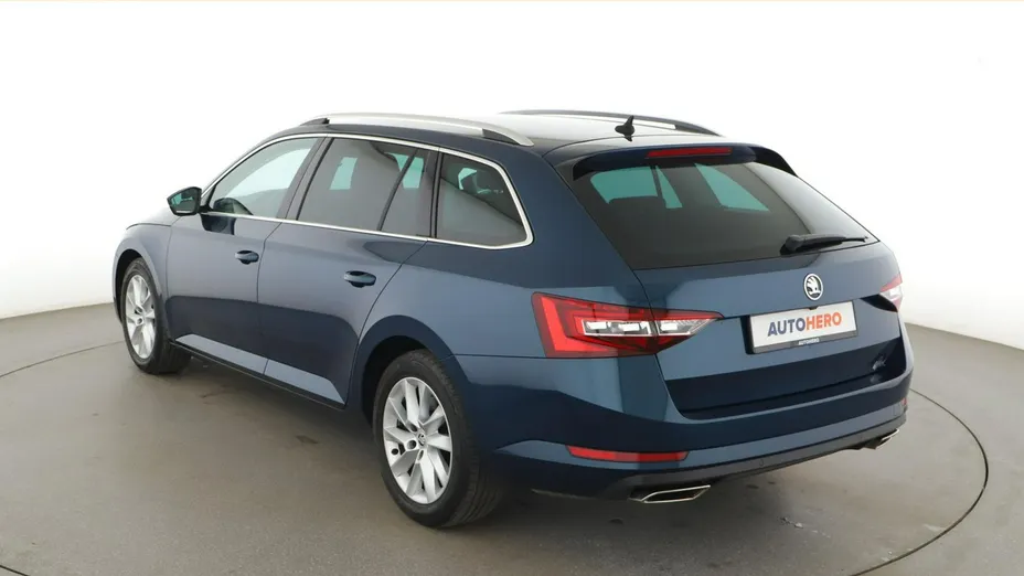 SKODA Superb -