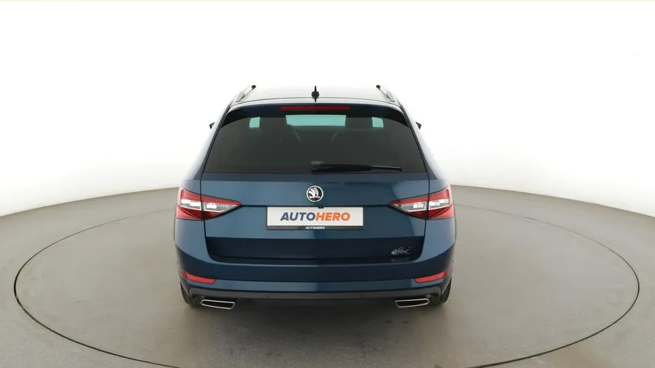 SKODA Superb -