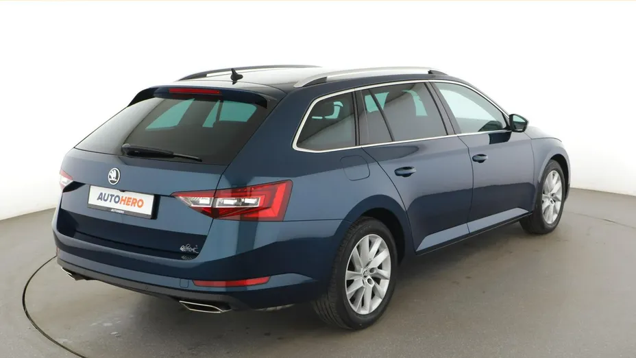 SKODA Superb -