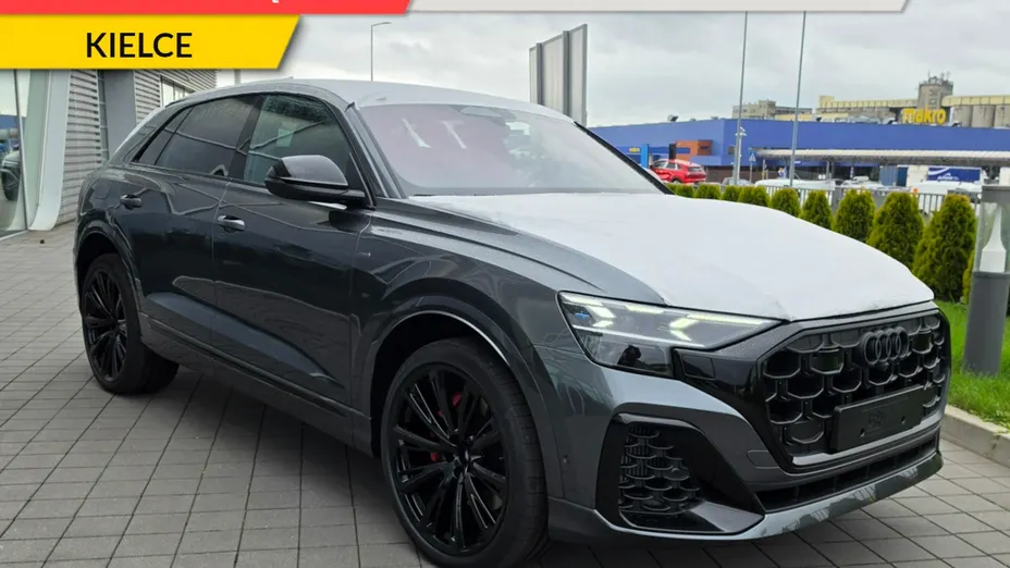 AUDI Q8 -