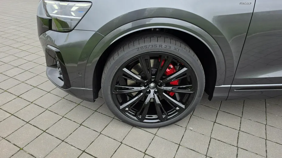 AUDI Q8 -