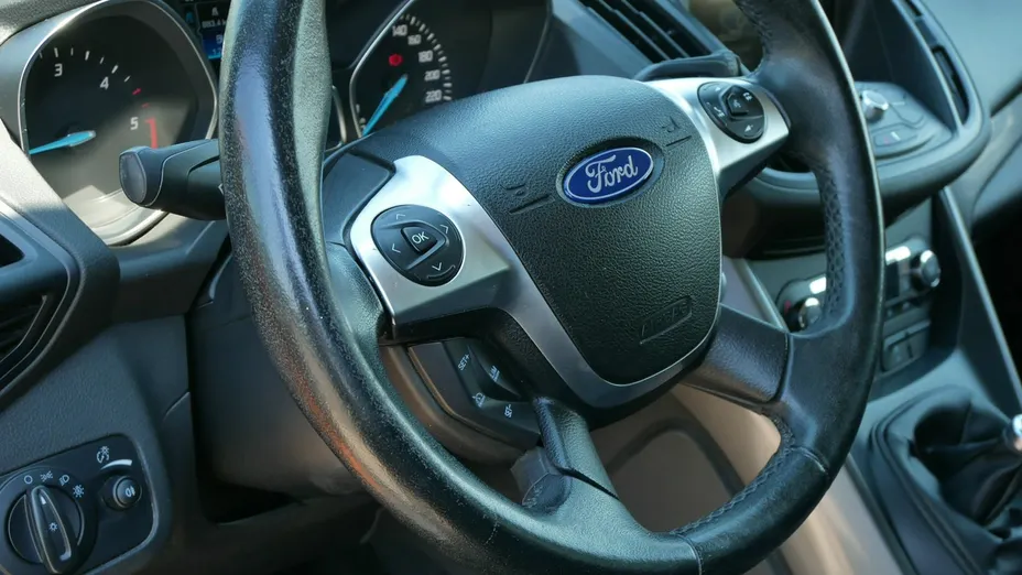FORD Kuga -