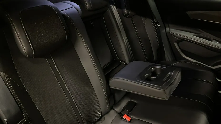 PEUGEOT 3008 -
