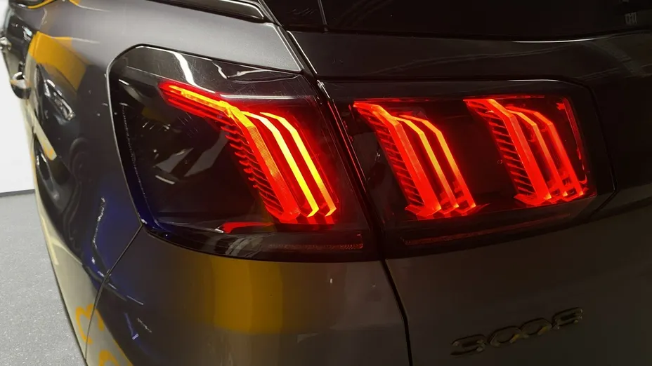 PEUGEOT 3008 -