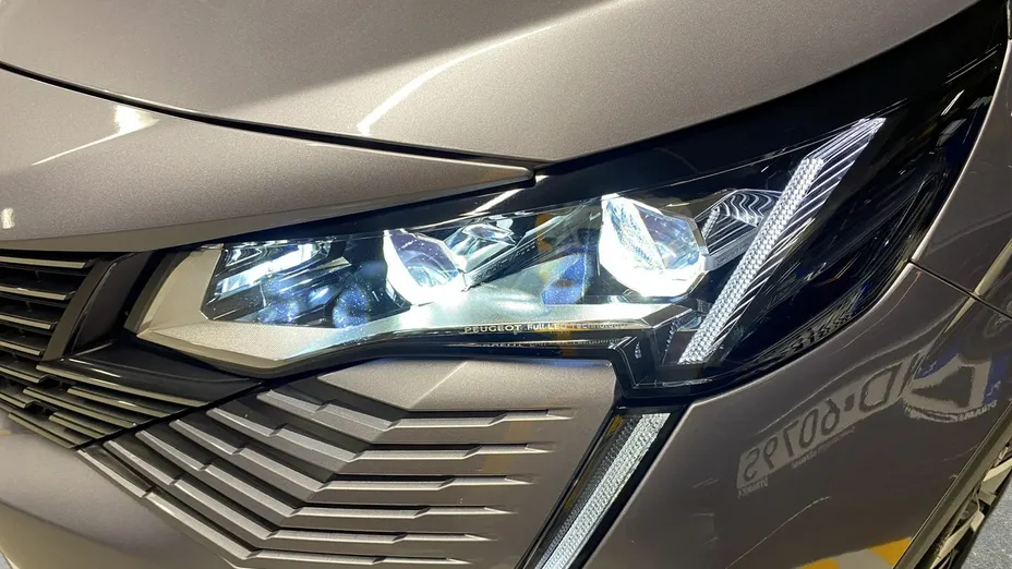 PEUGEOT 3008 -