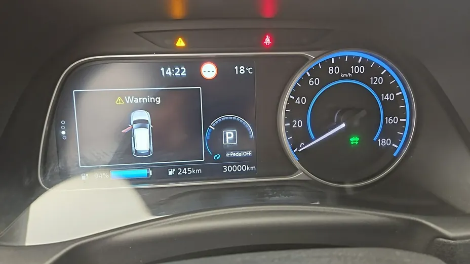 NISSAN Leaf -