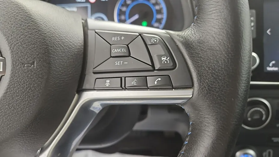 NISSAN Leaf -
