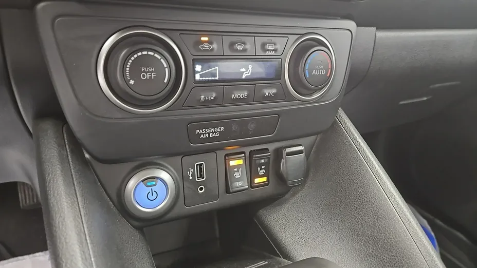 NISSAN Leaf -