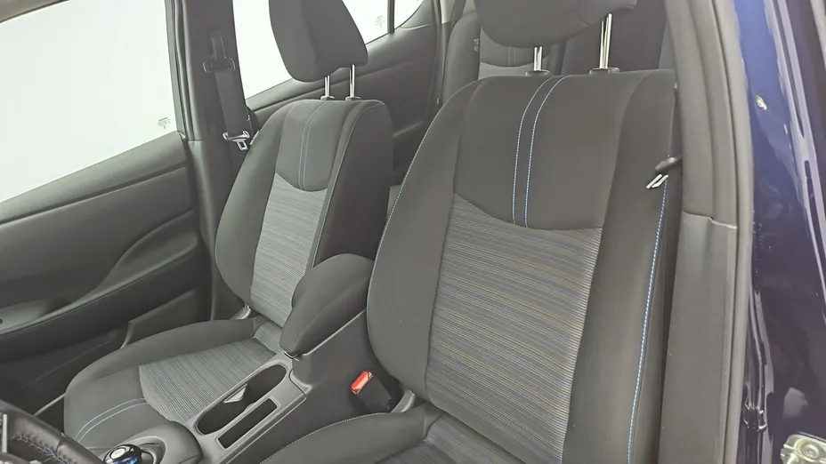 NISSAN Leaf -