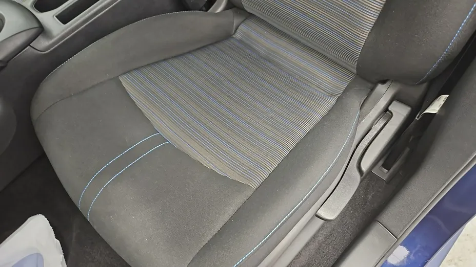 NISSAN Leaf -