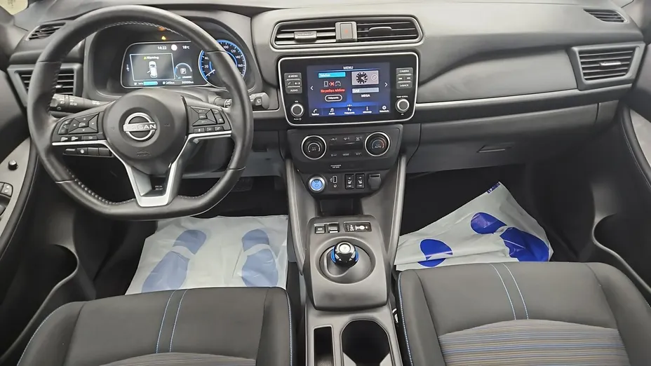 NISSAN Leaf -