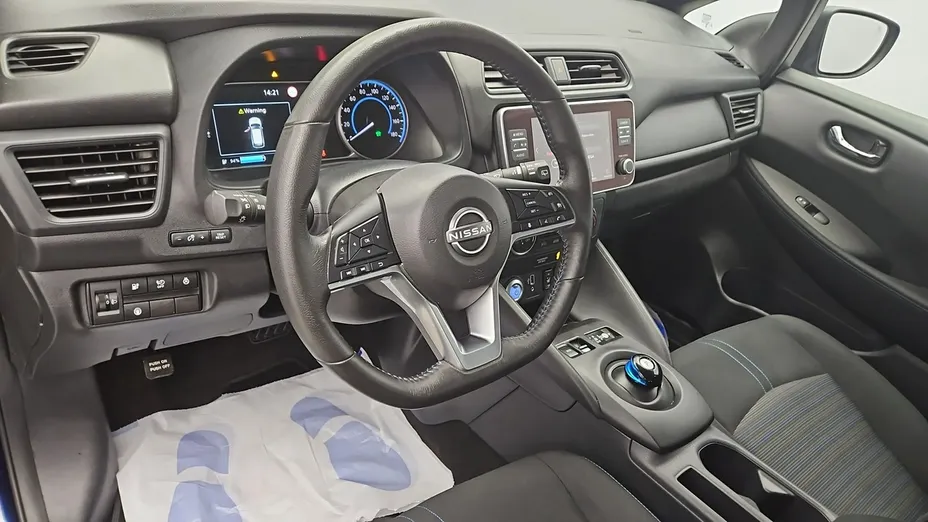 NISSAN Leaf -