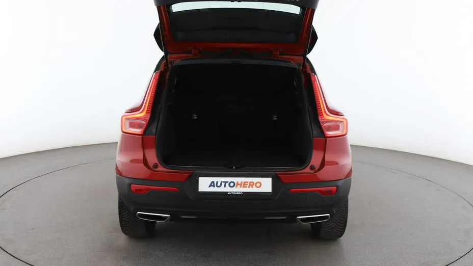 VOLVO XC40 -