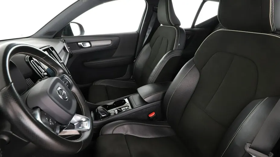 VOLVO XC40 -