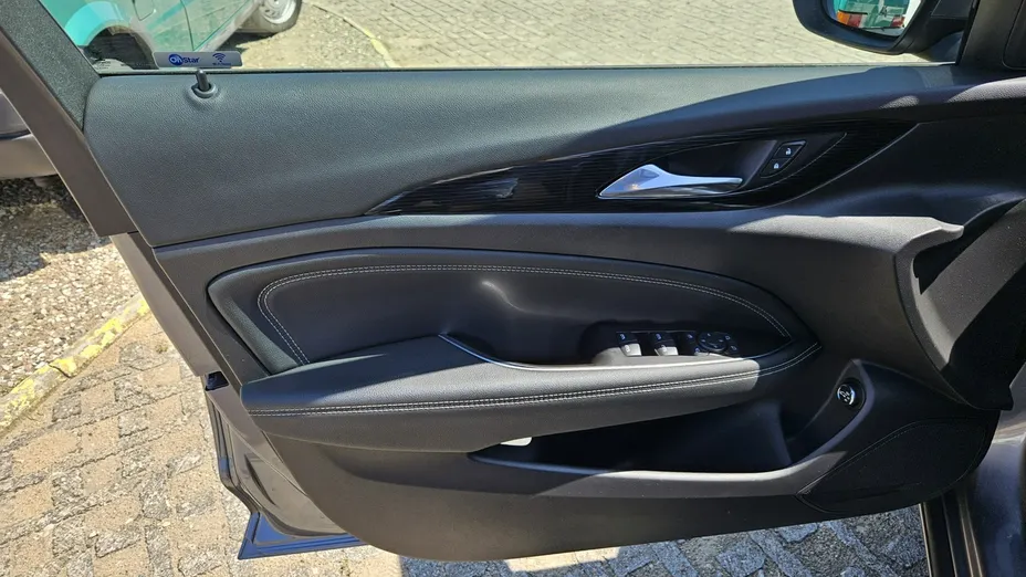 OPEL Insignia -