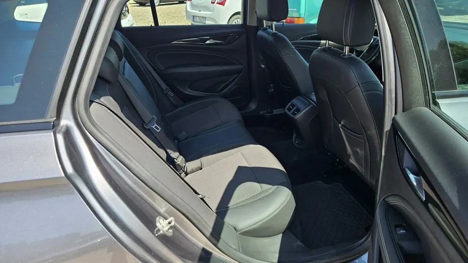OPEL Insignia -