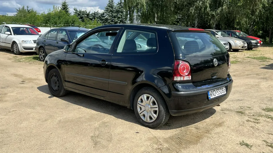 VOLKSWAGEN Polo -