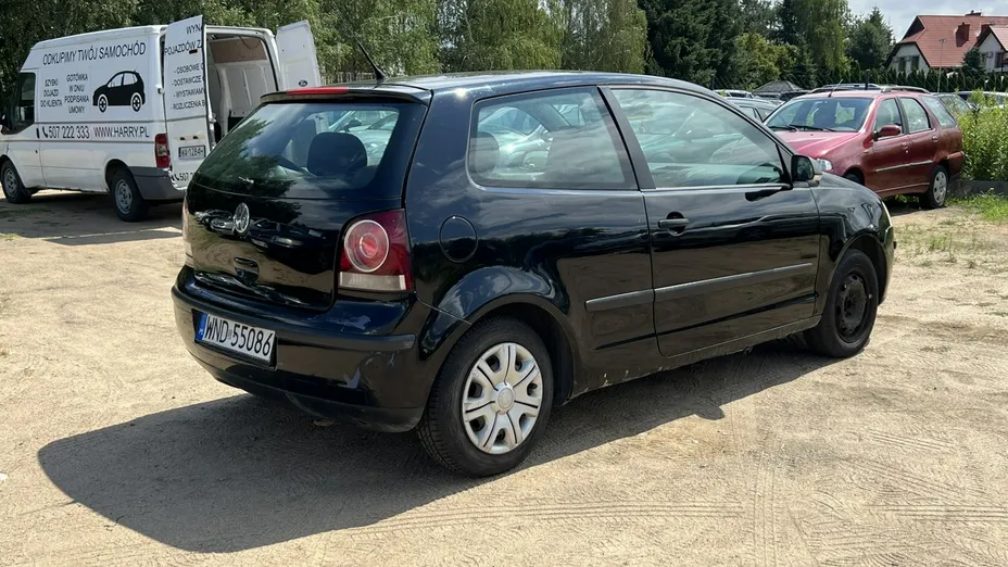 VOLKSWAGEN Polo -