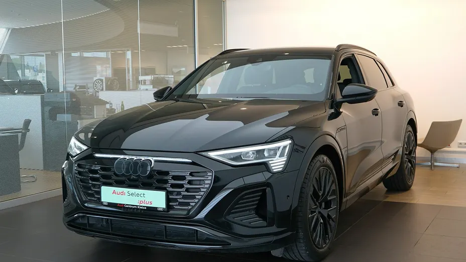 AUDI Q8 -