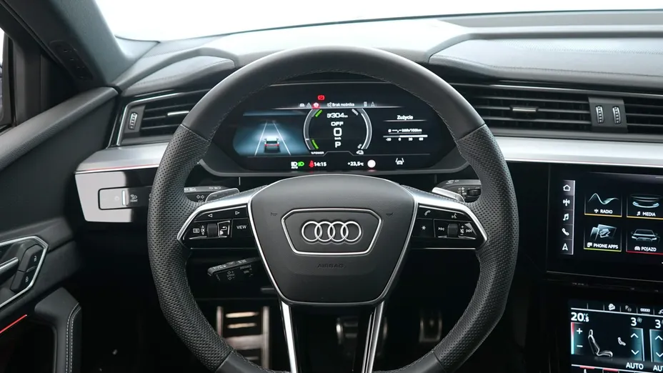 AUDI Q8 -