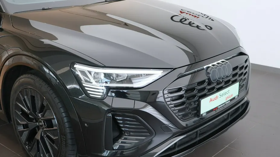 AUDI Q8 -