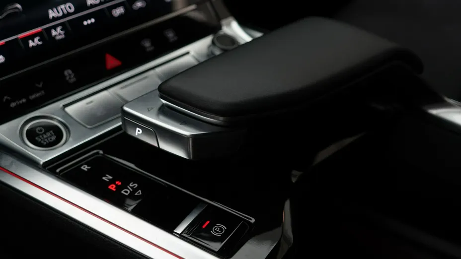 AUDI Q8 -