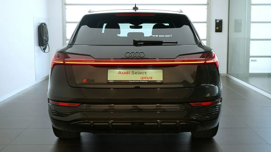 AUDI Q8 -