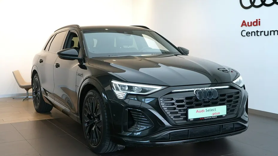 AUDI Q8 -