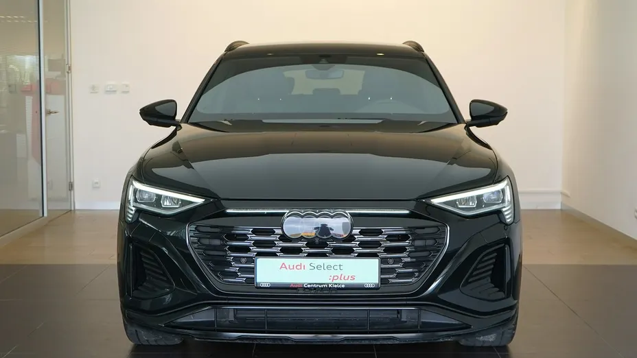 AUDI Q8 -