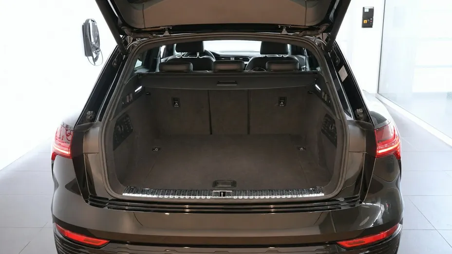 AUDI Q8 -