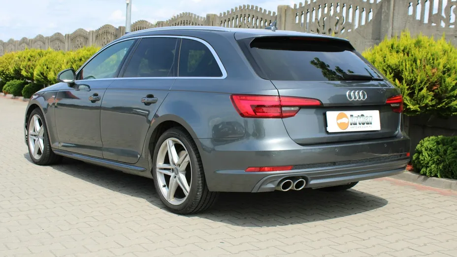 AUDI A4 -