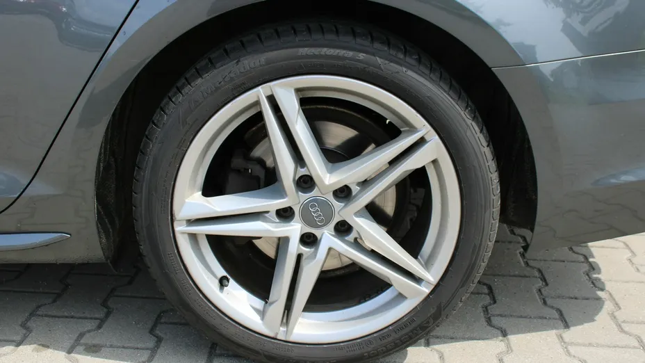 AUDI A4 -