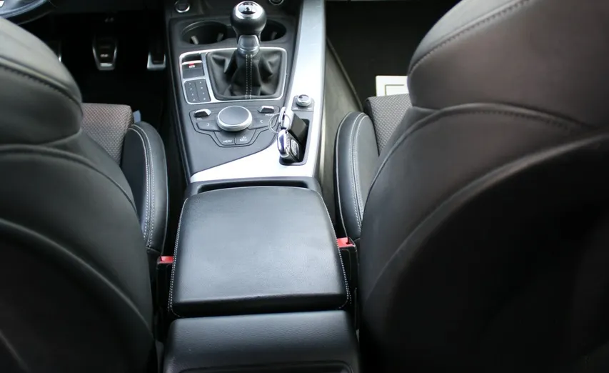 AUDI A4 -