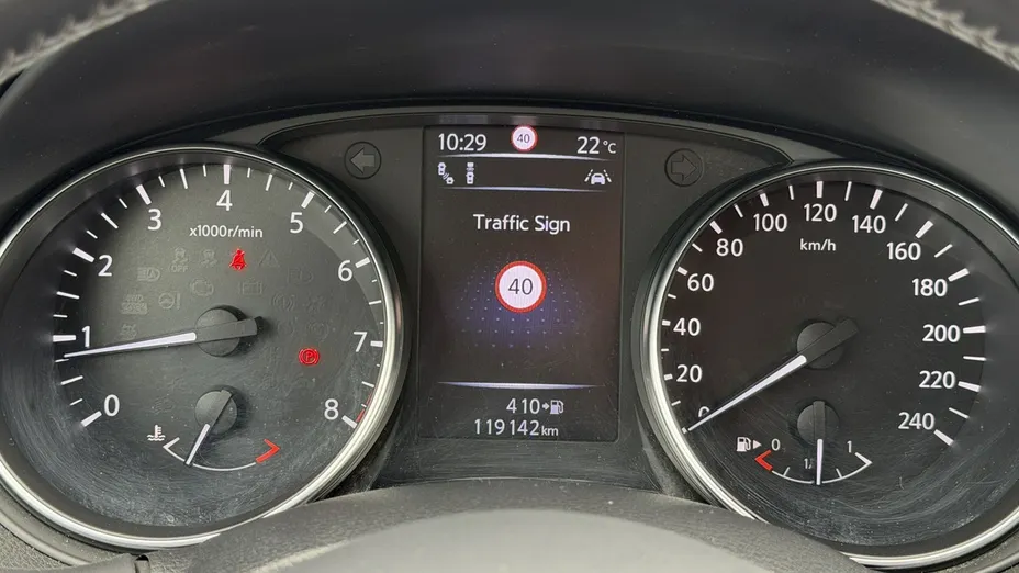 NISSAN Qashqai -
