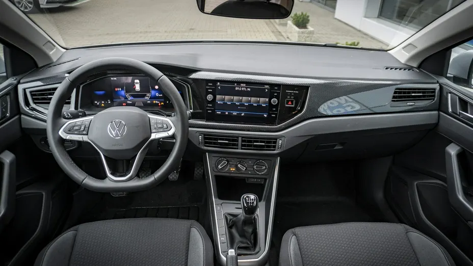 VOLKSWAGEN Polo -
