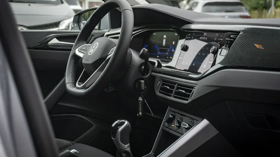 VOLKSWAGEN Polo -