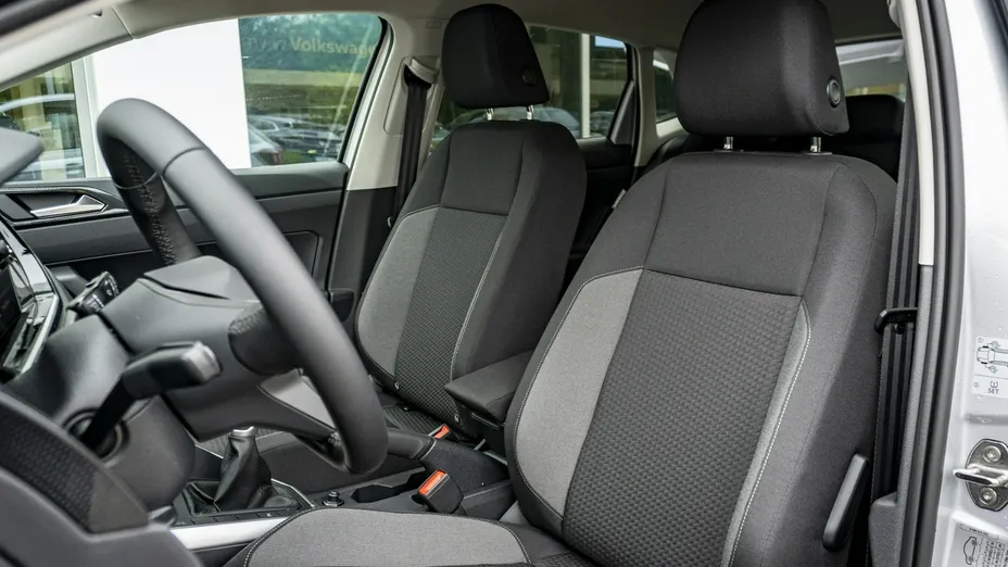 VOLKSWAGEN Polo -
