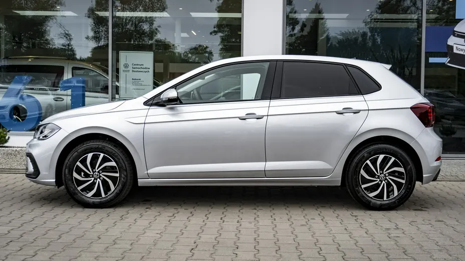VOLKSWAGEN Polo -