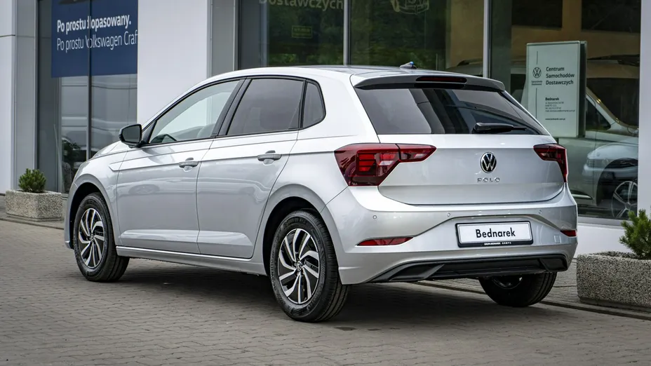 VOLKSWAGEN Polo -