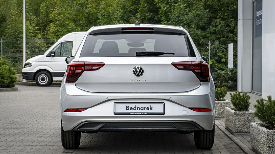 VOLKSWAGEN Polo -