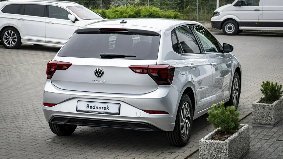 VOLKSWAGEN Polo -