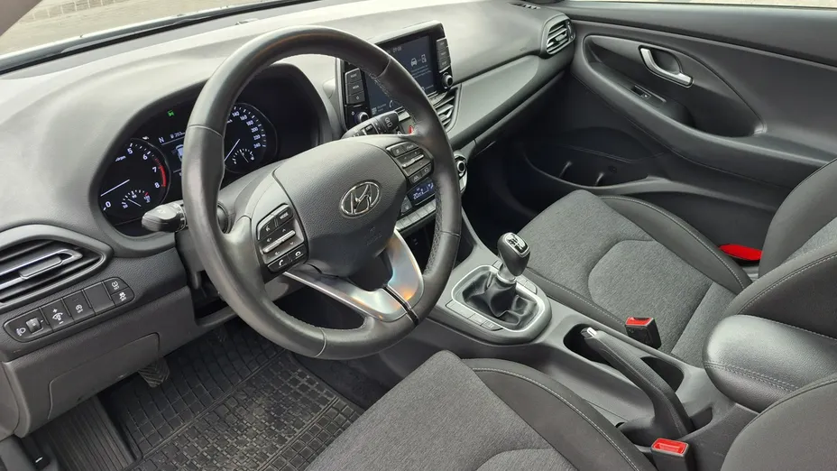 HYUNDAI i30 -