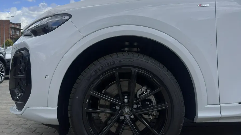 AUDI Q5 -